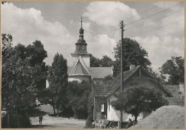 Kościół parafialny - widok ogólny od strony wsch., skan 1