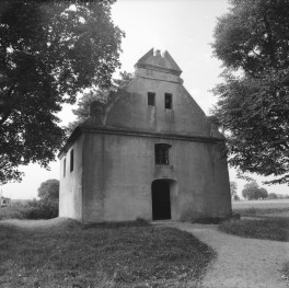 klasztor Franciszkanów - Kalwaria Pakoska - kaplica Dom Kaifasza - elewacja, skan 1