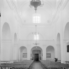kościół, ob. filialny pw. Wniebowzięcia Najświętszej Marii Panny - wnętrze: widok na chór muzyczny, skan 1
