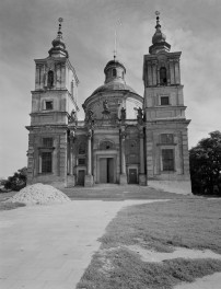 kościół kolegiacki pw. św. Józefa - fasada zachodnia, skan 1