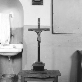 klasztor Bożogrobowców - kościół pw. Ducha Świętego - zbiory - krucyfiks ołtarzowy, skan 1