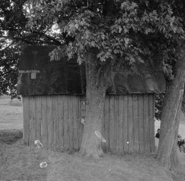 kaplica drewniana - widok ogólny, skan 1