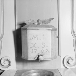 klasztor ss. Mniszek Benedyktynek - kościół pw. Najświętszej Maryi Panny i św. Wojciecha - wnętrze - zakrystia - lawaterz - fragment, skan 1