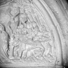 Katedra pw. Wniebowzięcia Najświętszej Marii Panny i św. Wojciecha - elewacja północna, portal tympanon, fragment, skan 1