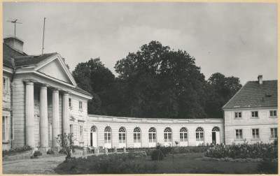 Zespół pałacowo - parkowy, pałac - portyk kolumnowy i galeria, skan 1