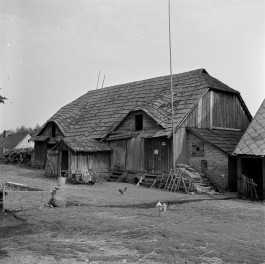 dom nr. 7 - elewacja od podwórza, skan 1