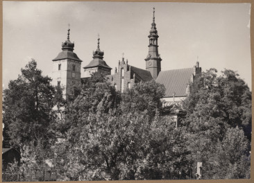 Kolegiata - widok ogólny od strony płd. - wsch. 

, skan 1