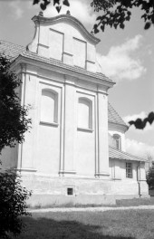 zespół kościoła parafialnego pw. św. Jana Chrzciciela - widok na kaplicę południową, skan 1