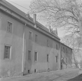 klasztor ss. Mniszek Benedyktynek - elewacja wschodnia - fragment, skan 1