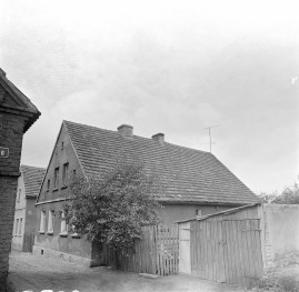 dom mieszkalny - widok zewnętrzny, skan 1