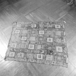 Muzeum Narodowe - Kobierzec. Kaukaz. Zniszczenia., skan 1