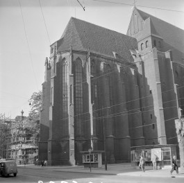 Kościół św. Stanisława, św. Doroty i św. Wacława - elewacja prezbiterium. Maswerk i przypory., skan 1