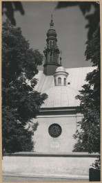 Kościół parafialny - fragment elewacji bocznej z kaplicą, widok od płd. , skan 1