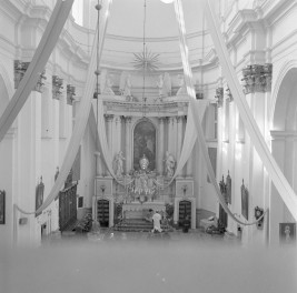 bazylika św. Piotra i św. Pawła - wnętrze, ołtarz główny, skan 1