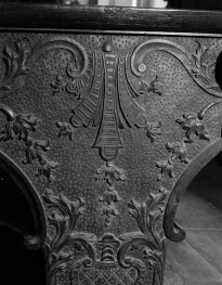 kościół, ob. parafialny pw. Wniebowzięcia Najświętszej Marii Panny - wnętrze: fragment dekoracji stall, skan 1