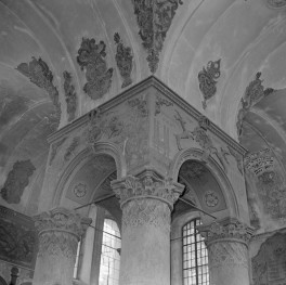 synagoga - wnętrze, zwieńczenie bimy, skan 1