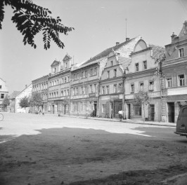 rynek miejski - pierzeja północno - wschodnia - elewacja frontowa, skan 1