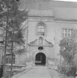 Zamek - brama wjazdowa, skan 1