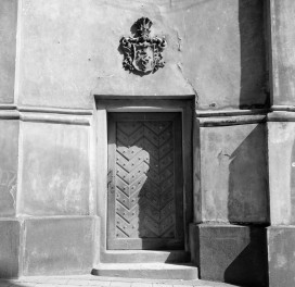 dzwonnica przy kościele katedralnym pw. św. Jana Chrzciciela - portal, skan 1