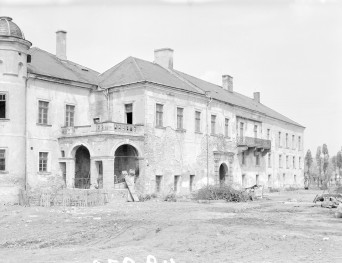 pałac - skrzydło z  dobudowaną altaną, skan 1