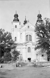 kościół, ob. parafialny pw. Przemienienia Pańskiego - elewacja zachodnia, skan 1