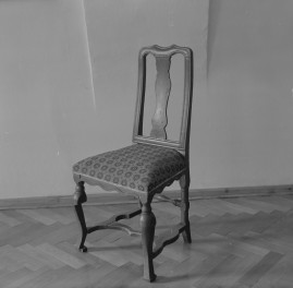 klasztor ss. Mniszek Benedyktynek - zbiory - krzesło z XVIII wieku, skan 1