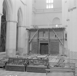 katedra - nawa główna, arkady, chór, skan 1