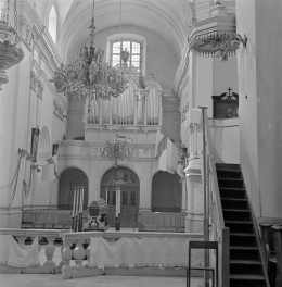 kościół św. Anny - wnętrze: chór i prospekt organowy, skan 1