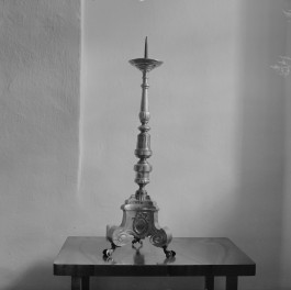 klasztor ss. Mniszek Benedyktynek - zbiory - lichtarz z 1796 roku, skan 1