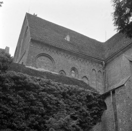 konkatedra św. Jana - elewacja płn. zach. - transept, skan 1