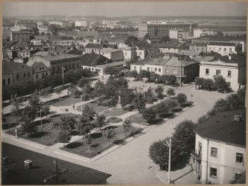 Miasto - widok ogólny rynku z lotu ptaka

 , skan 1