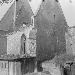 kaplica pw. św. Jerzego /ob. galeria sztuki/ - prezbiterium - elewacja południowa - ruina, skan 1