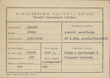 Kościół parafialny - widok na wieżę i bramę - metryczka, skan 1