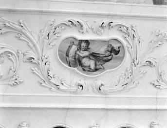 pałac - wnętrze: fragment plafonu w sali (balowej) antenatów, skan 1