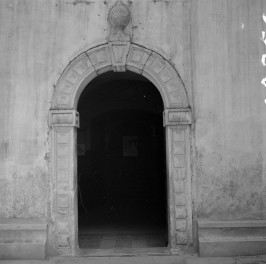 kościół św. Stanisława - elewacja i portal, skan 1