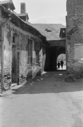 kamienica - przejście pomiędzy budynkami, skan 1