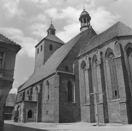 kościół pw. Mikołaja Biskupa - elewacja południowa - widok od południowego - wschodu, skan 1
