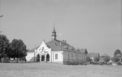 Ratusz - widok ogólny, elewacja frontowa, skan 1