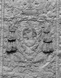 kościół pw. Wniebowzięcia Najświętszej Maryi Panny i św. Zygmunta - Muzeum Diecezjalne - zbiory - ornat czerwony gotycki - fragment, skan 1
