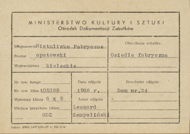 Zespół XIX w. zakładu przemysłowego - osiedle fabryczne , dom nr 34, widok elewacji frontowej i bocznej - metryczka

, skan 1