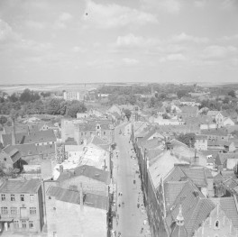 fragment zabudowy miasta - widok z wieży ratusza miejskiego, skan 1