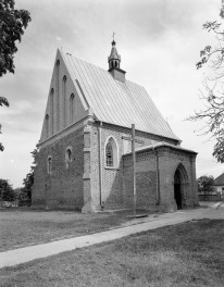 kościół parafialny pw. św. Jana Chrzciciela - widok od północnego-zachodu, skan 1
