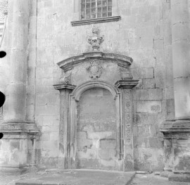 kościół pw. Wniebowzięcia Najświętszej Marii Panny i św. Wojciecha, cysterski - elewacja, portal, skan 1