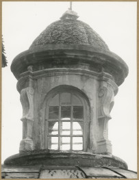 Zespół klasztorny - widok latarni na kopule kruchty przy zach. fasadzie kościoła , skan 1