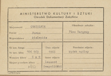 Miasto - widok na domy przy placu targowym - metryczka, skan 1