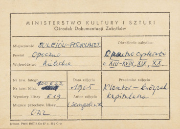 Zespół opactwa cystersów - widok od płd. - zach. na skrzydło wsch. klasztoru - kapitularz i fragment kościoła - metryczka, skan 1