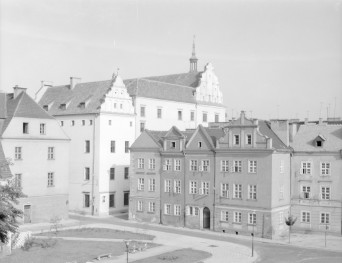 Pałac Górków - widok ogólny. , skan 1