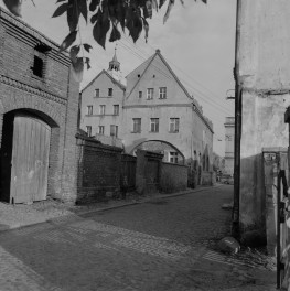 zabudowa miejska - uliczka, skan 1
