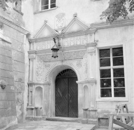 pałac - elewacja frontowa - portal, skan 1