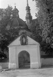 kościół pw. Wniebowzięcia NMP - brama wejściowa, wieże, skan 1